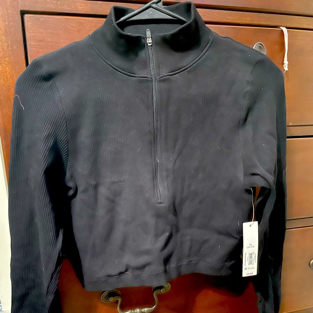 LS BLK CROPTOP